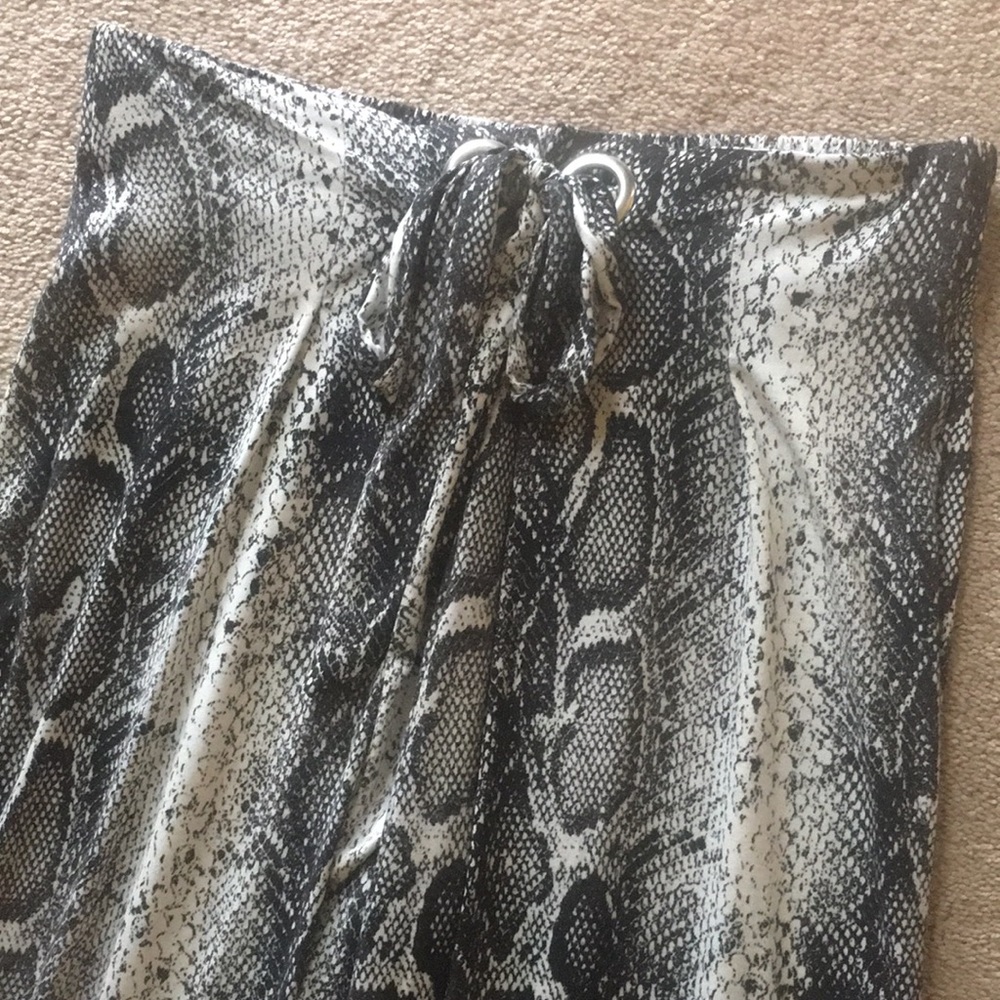 Goddess snakeskin jet black combo pants - Picture 8 of 13